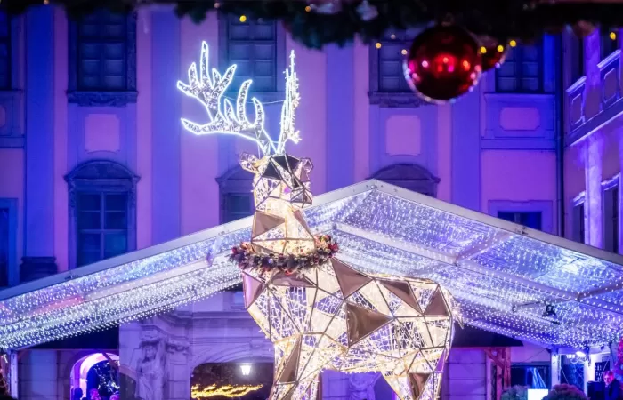 16-Christmas-at-the-Palace-2025-