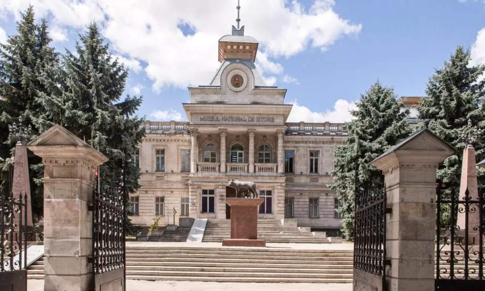 Dragi iubitori de cultură, Vă invităm să descoperiți un...