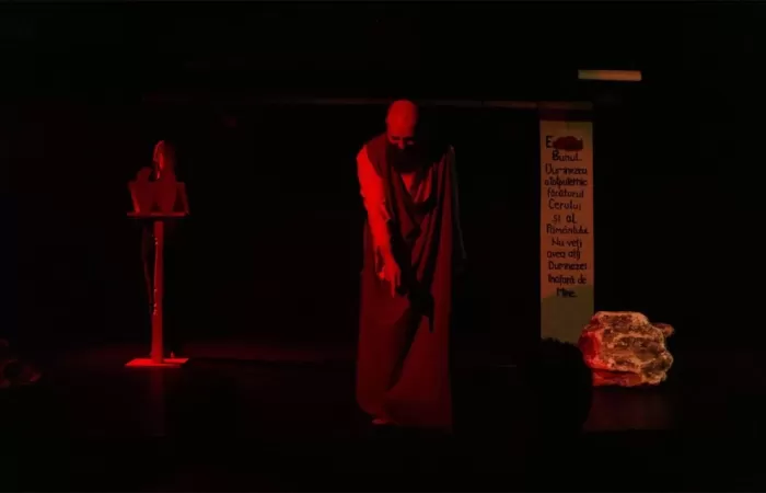 5-Un-spectacol-dumnezeiesc--dupa-David-Javerbaum--