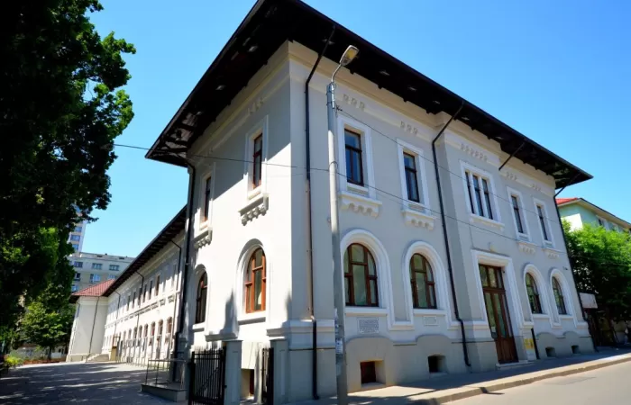 1-Țara-de-dincolo-de-negura-–-expoziție-dedicata-lui-Mihail-Sadoveanu-