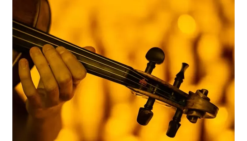 Candlelight: Tribute pentru Queen -1