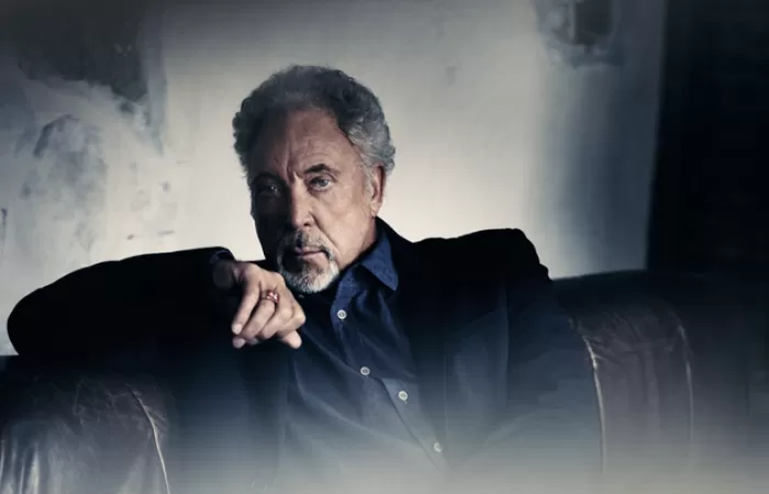 19-Tom-Jones-