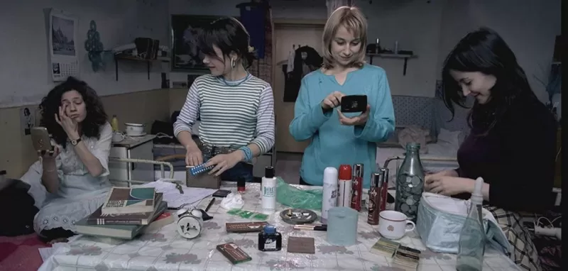 4 Luni, 3 Săptămâni și 2 Zile -1