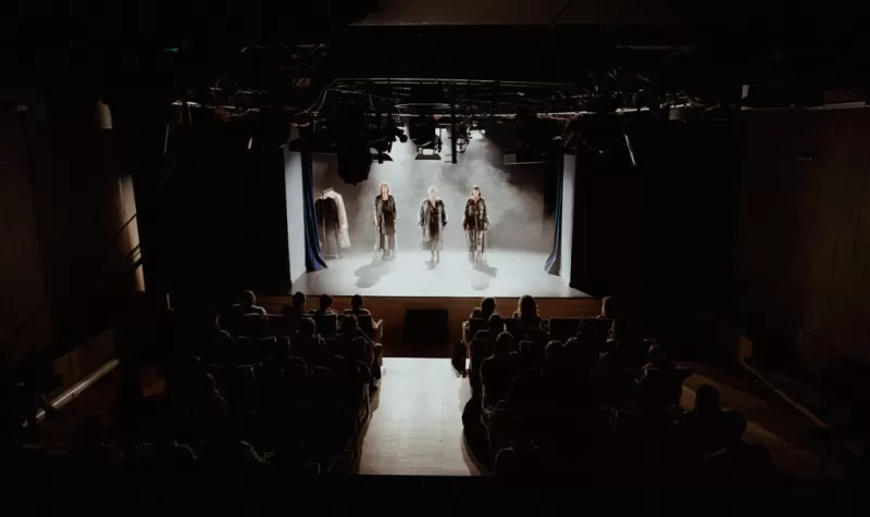 zeițe de categoria B (Alexandra Felseghi) -1