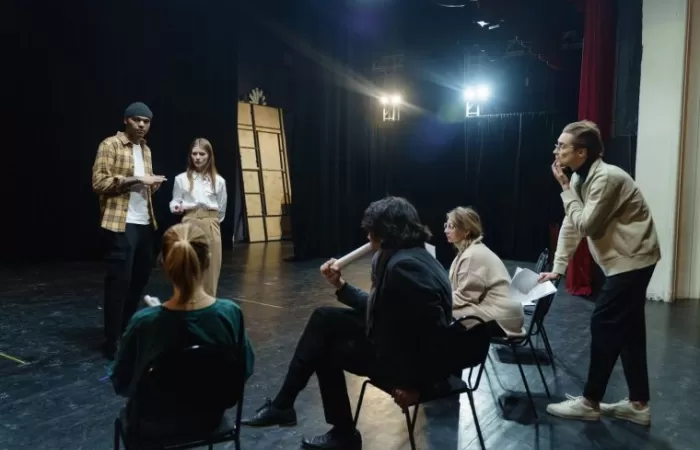 1-Terapie-prin-tehnici-teatrale--Exercitii-introductive--psihodrama-si-terapia-relatiilor---Fundația-Calea-Victoriei-