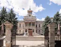 Dragi iubitori de cultură, Vă invităm să descoperiți un...