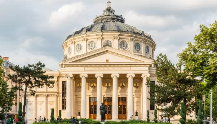 În următoarele rânduri, vă invit să pornim împreună într-o...
