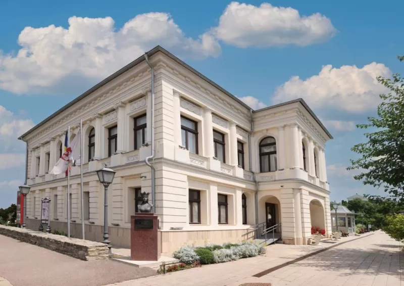 Tradiție și regalitate. Portul bănățean în timpul Reginei Maria -1